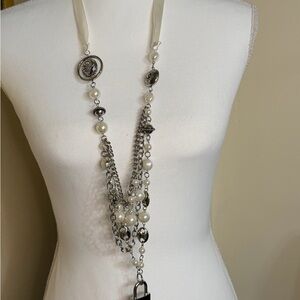 Chic Silver and White Necklace with Pearl Accents